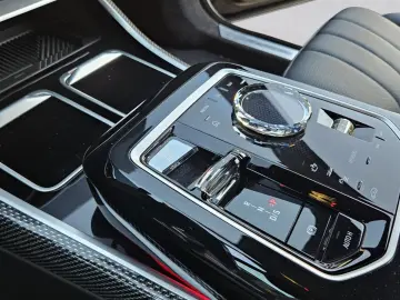 BMW 760 M760e xDrive HUD B&W
