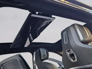 BMW 760 M760e xDrive HUD B&W
