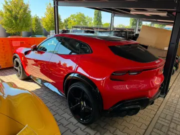 Ferrari Purosangue Atelier Rosso Corsa Crema Nero Massage