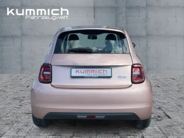 FIAT 500e mit Batteriezertifikat