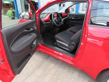 FIAT 500e Red 42kWh Navi DAB Fahrer-Assistenzsysteme