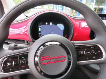 FIAT 500e Red 42kWh Navi DAB Fahrer-Assistenzsysteme