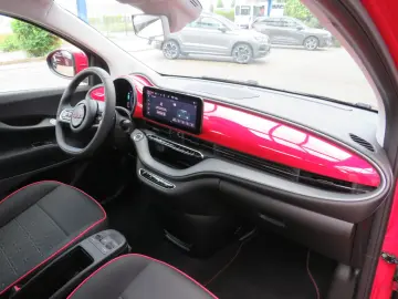 FIAT 500e Red 42kWh Navi DAB Fahrer-Assistenzsysteme