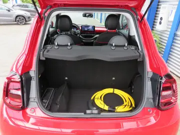 FIAT 500e Red 42kWh Navi DAB Fahrer-Assistenzsysteme