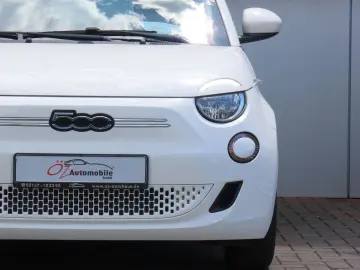 FIAT 500e 42 kWh Klimaauto. CarPlay Touchscreen