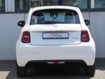 FIAT 500e 42 kWh Klimaauto. CarPlay Touchscreen
