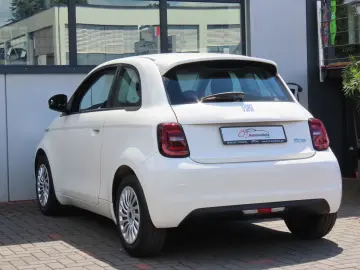 FIAT 500e 42 kWh Klimaauto. CarPlay Touchscreen