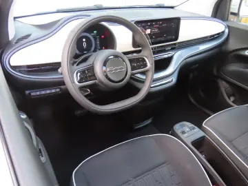 FIAT 500e 42 kWh Klimaauto. CarPlay Touchscreen