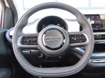 FIAT 500e 42 kWh Klimaauto. CarPlay Touchscreen