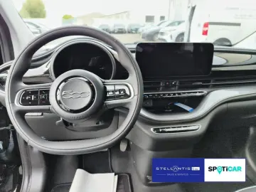 FIAT 500e Lim. Base (42kWh) TEMPOMAT KEYLESS GO