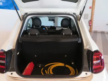 FIAT 500e Basis 42kWh 118PS