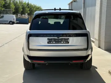 LAND ROVER Range Rover 3.0 P460e SE