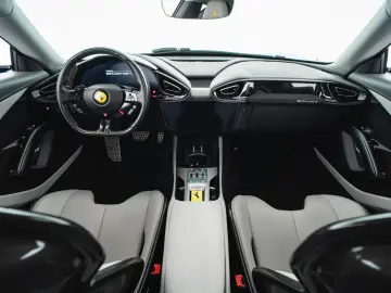 FERRARI 12Cilindri