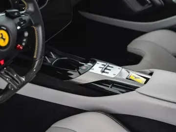FERRARI 12Cilindri