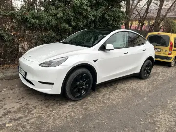 Tesla Model Y Long Range
