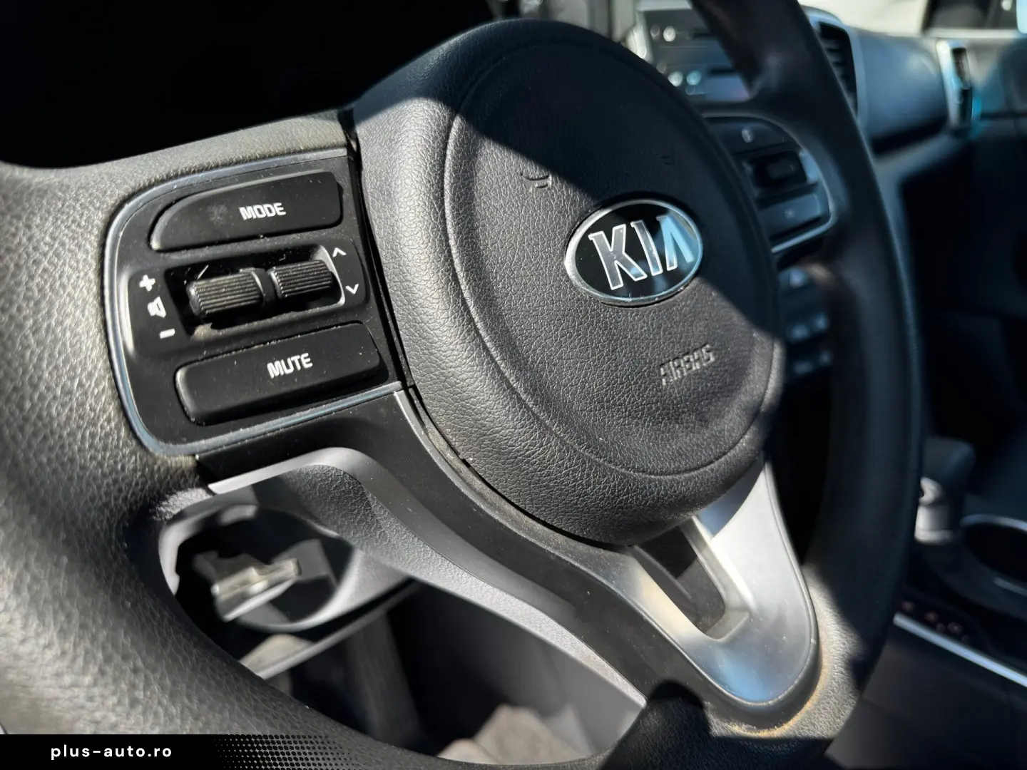 KIA SPORTAGE    2.0 CRDi    AUTOMAT    PIELE