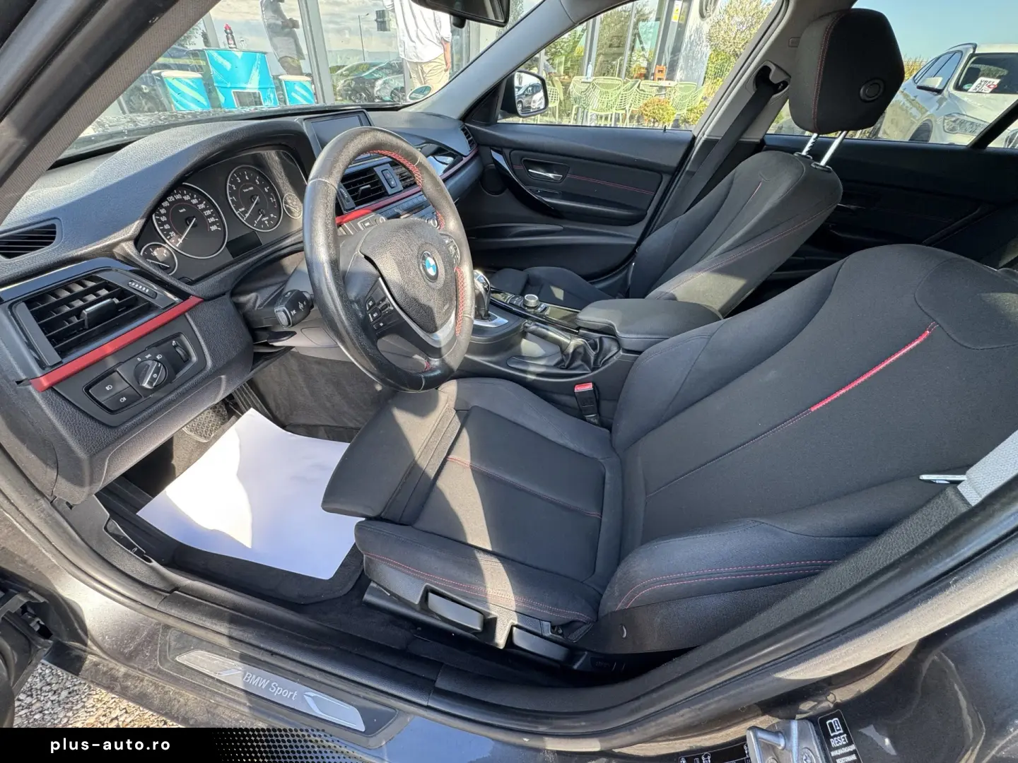 BMW 320i    AUTOMAT    BI-XENON    JANTE R18