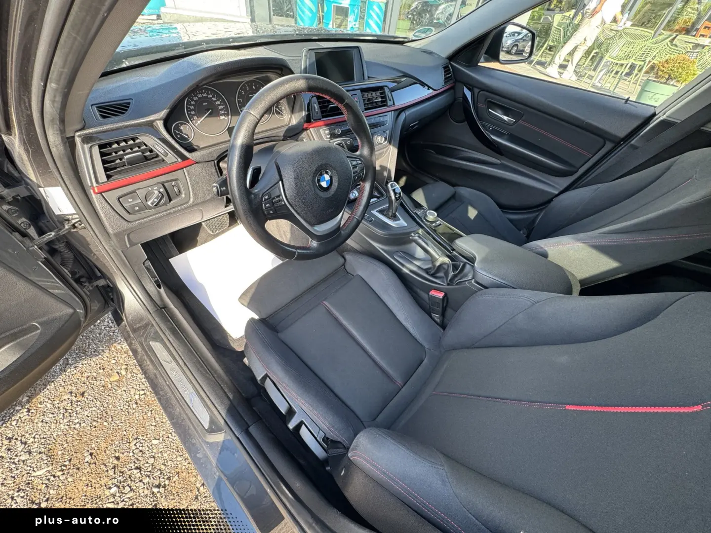 BMW 320i    AUTOMAT    BI-XENON    JANTE R18