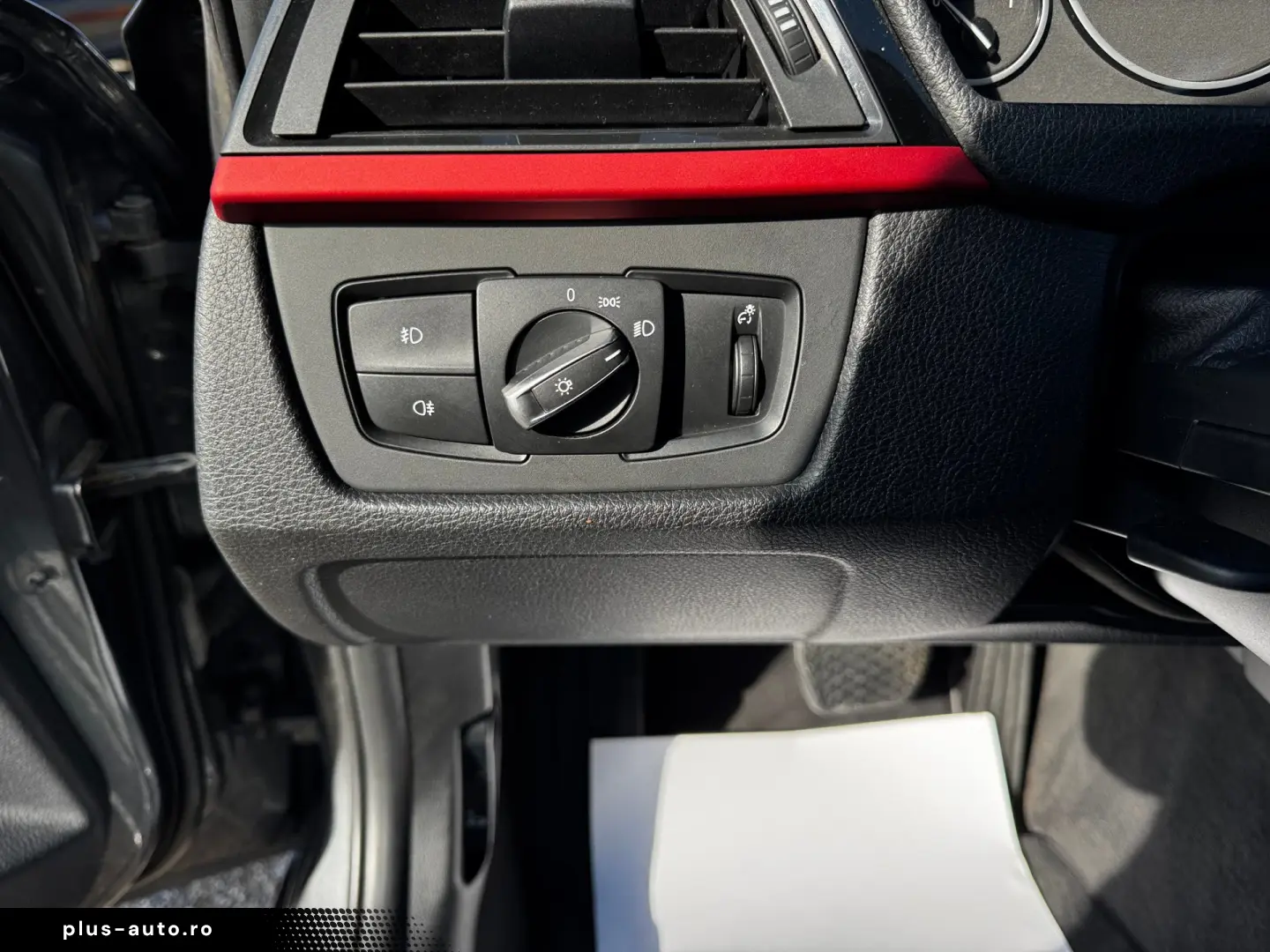 BMW 320i    AUTOMAT    BI-XENON    JANTE R18