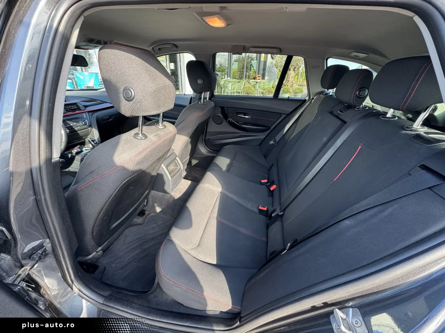 BMW 320i    AUTOMAT    BI-XENON    JANTE R18