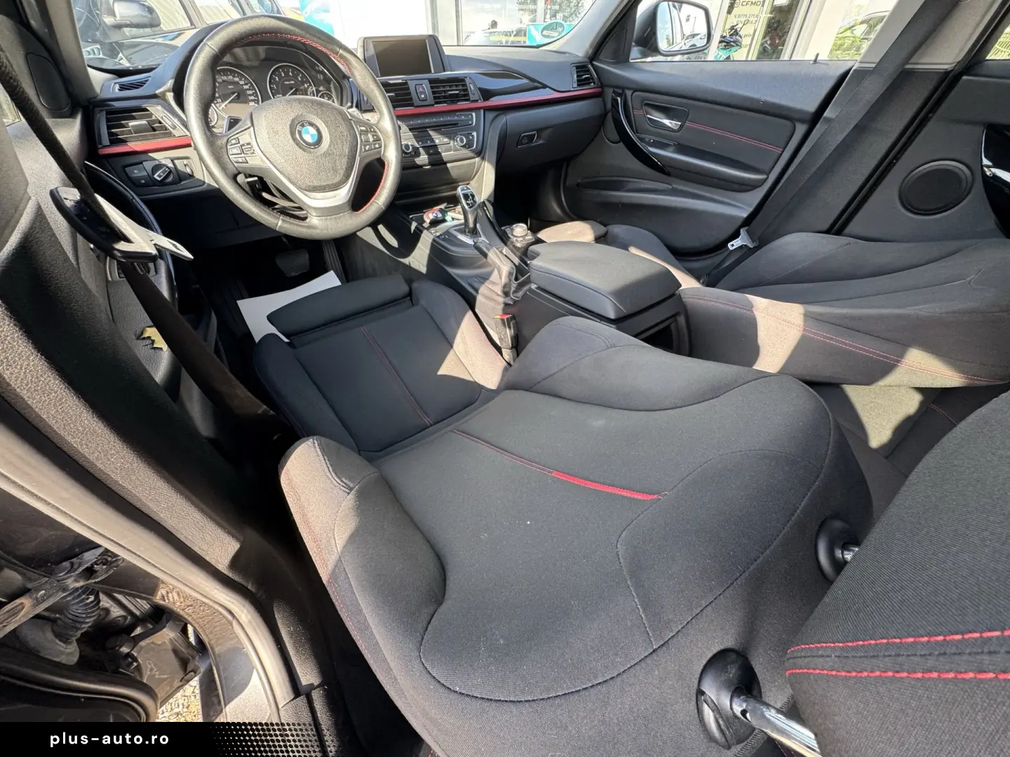BMW 320i    AUTOMAT    BI-XENON    JANTE R18