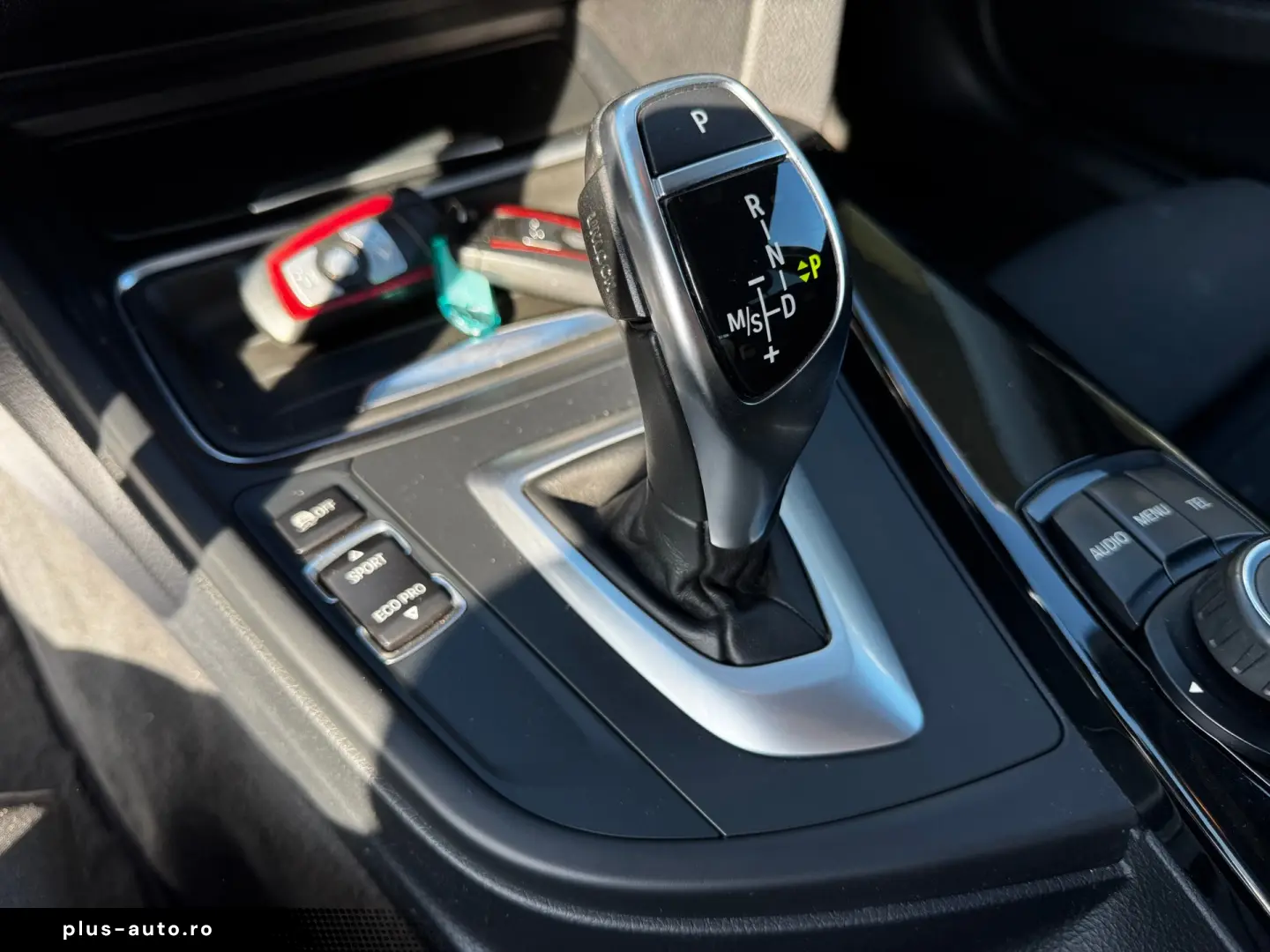 BMW 320i    AUTOMAT    BI-XENON    JANTE R18