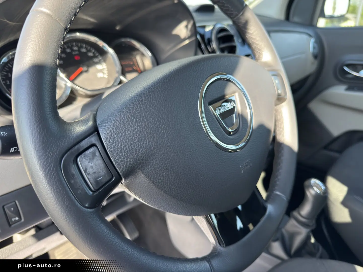 DACIA LODGY    1.2 TCe    7 LOCURI    NAVIGATIE
