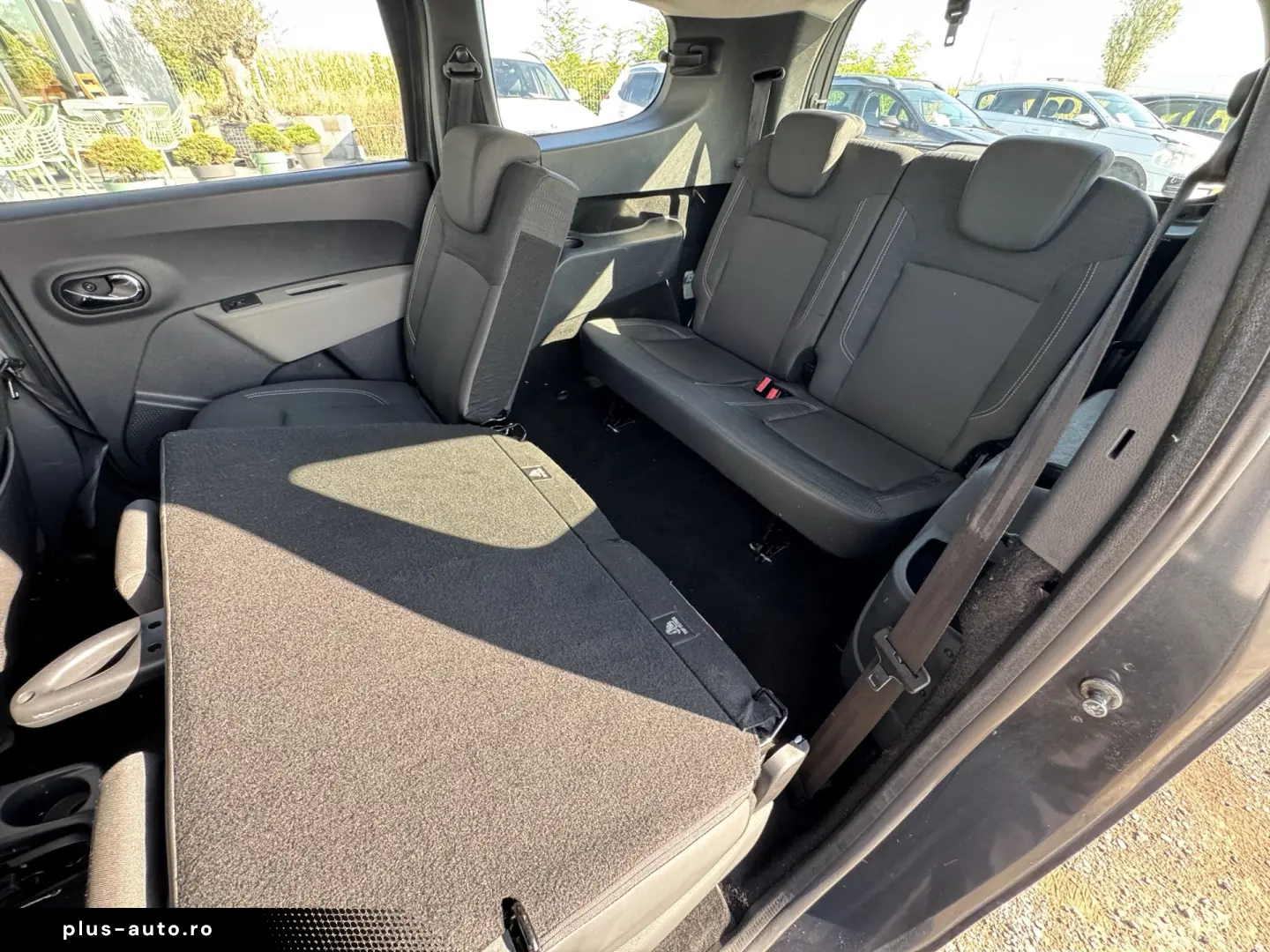 DACIA LODGY    1.2 TCe    7 LOCURI    NAVIGATIE
