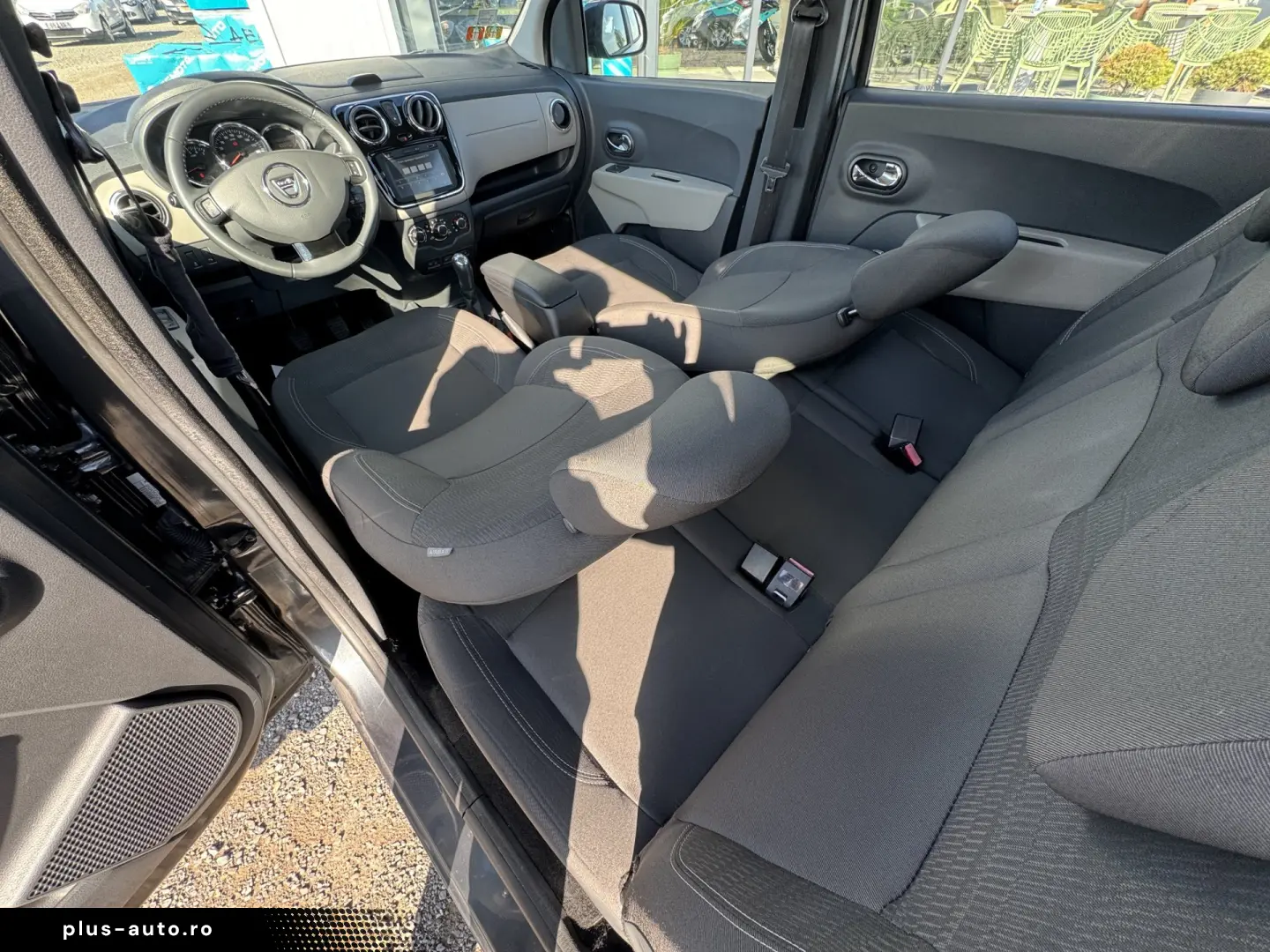 DACIA LODGY    1.2 TCe    7 LOCURI    NAVIGATIE