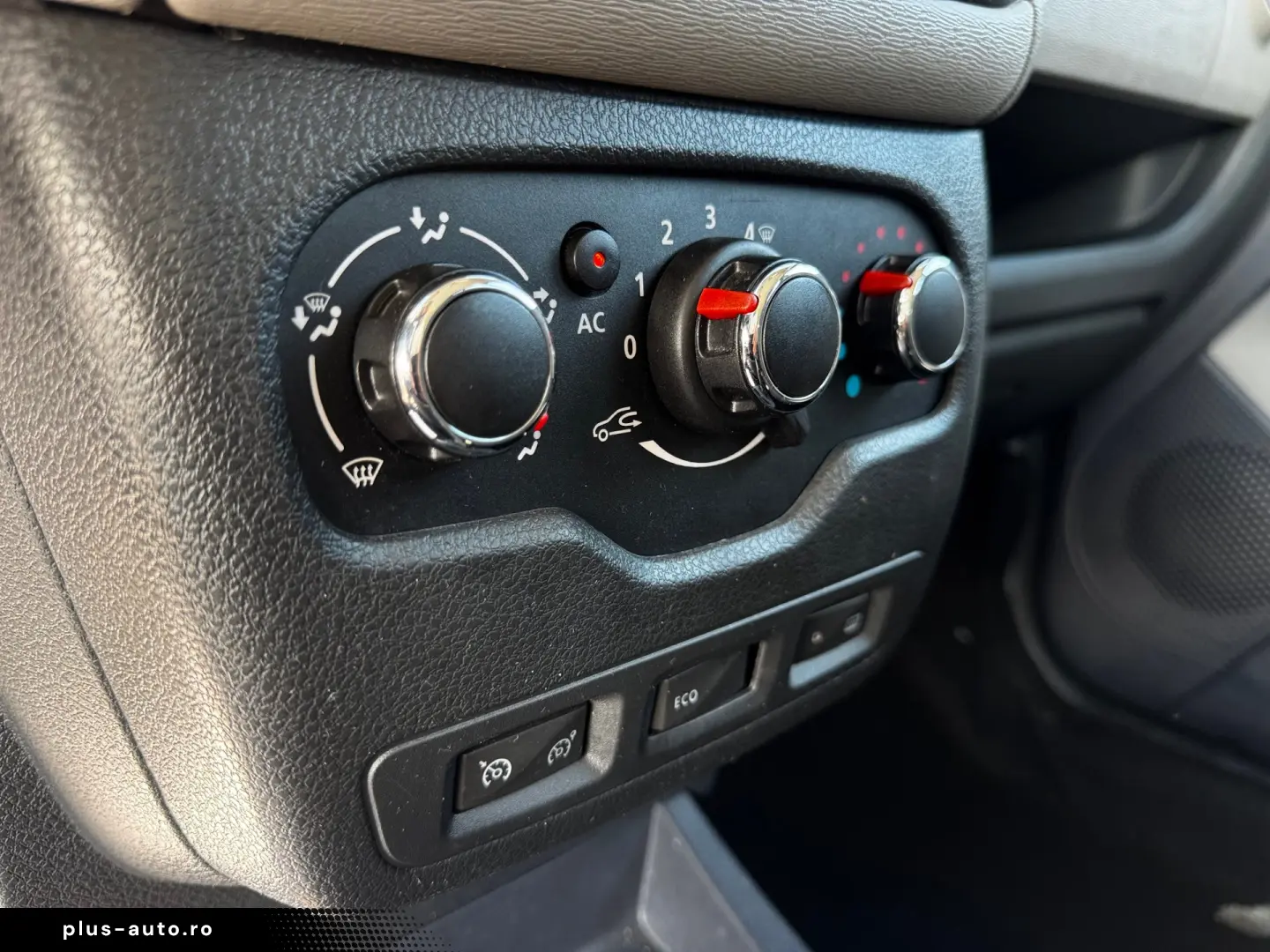 DACIA LODGY    1.2 TCe    7 LOCURI    NAVIGATIE