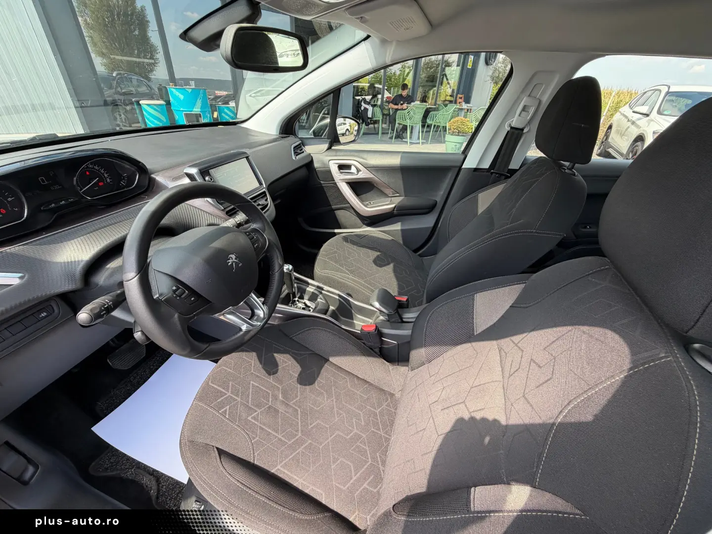 PEUGEOT 2008    AUTOMAT    DUBLU CLIMA    128.000 KM