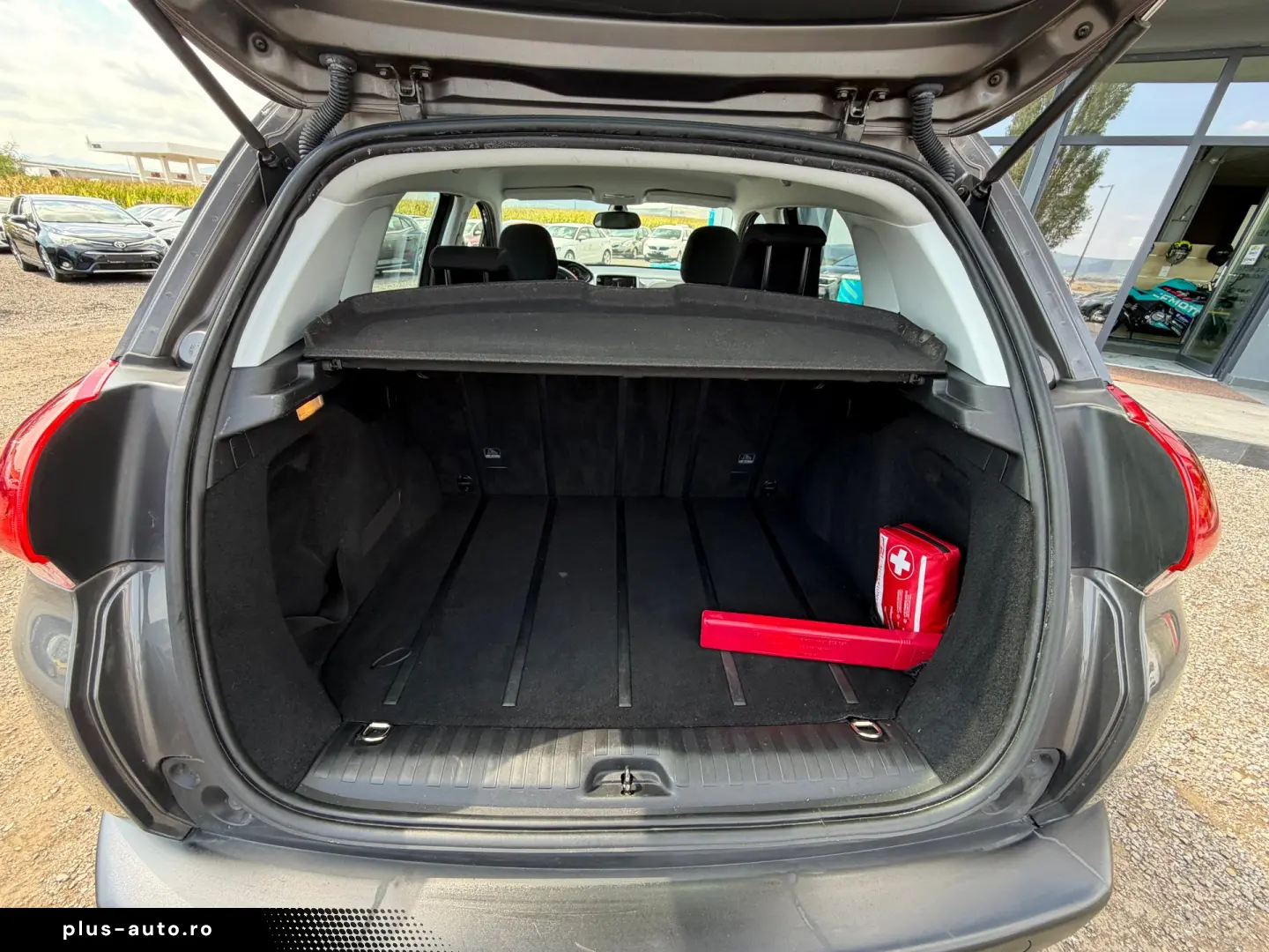 PEUGEOT 2008    AUTOMAT    DUBLU CLIMA    128.000 KM