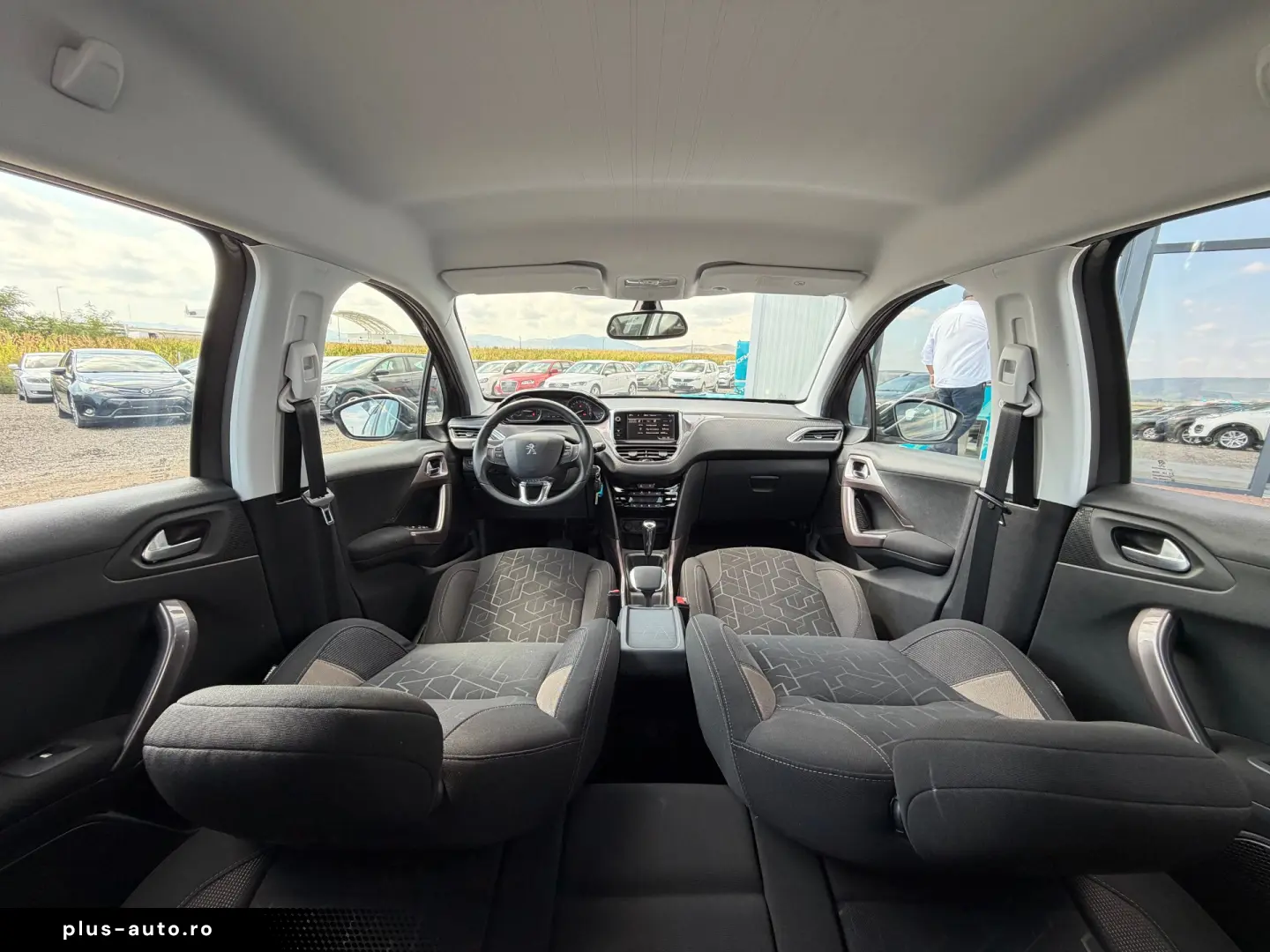 PEUGEOT 2008    AUTOMAT    DUBLU CLIMA    128.000 KM