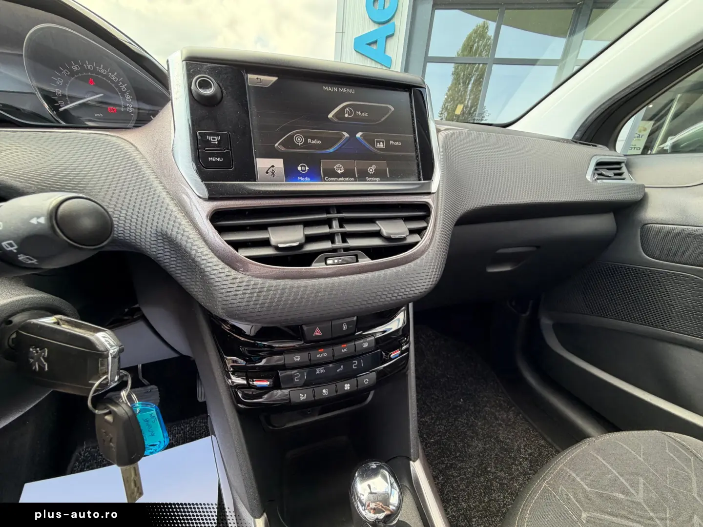 PEUGEOT 2008    AUTOMAT    DUBLU CLIMA    128.000 KM