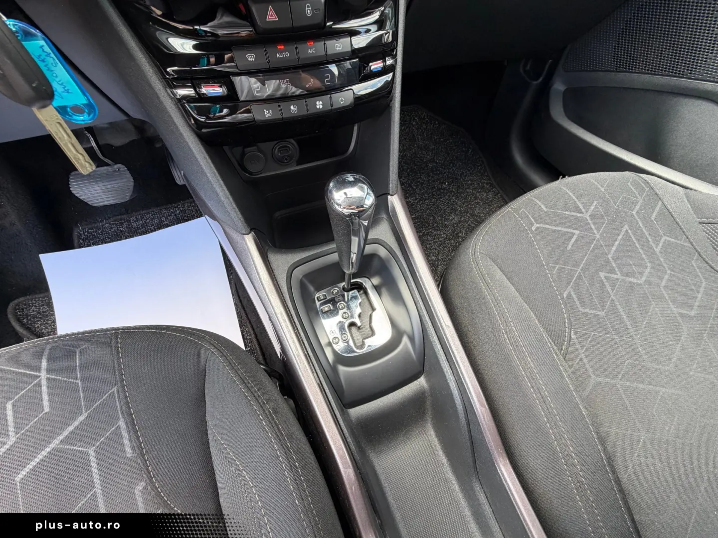 PEUGEOT 2008    AUTOMAT    DUBLU CLIMA    128.000 KM