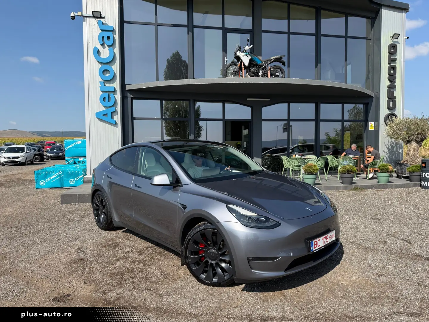 TESLA MODEL Y