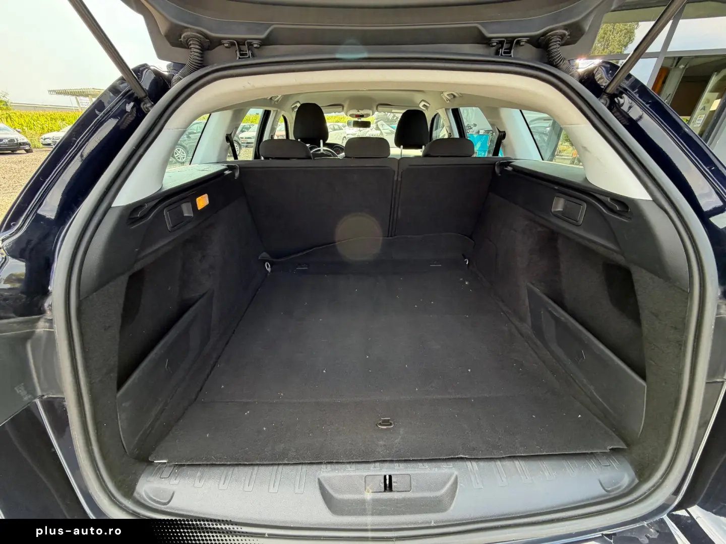 PEUGEOT 308    1.6 Blue-HDi    NAVIGATIE    DUBLU CLIMA