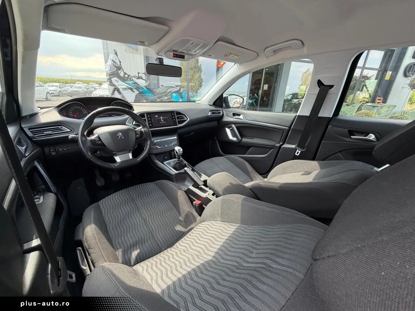 PEUGEOT 308    1.6 Blue-HDi    NAVIGATIE    DUBLU CLIMA
