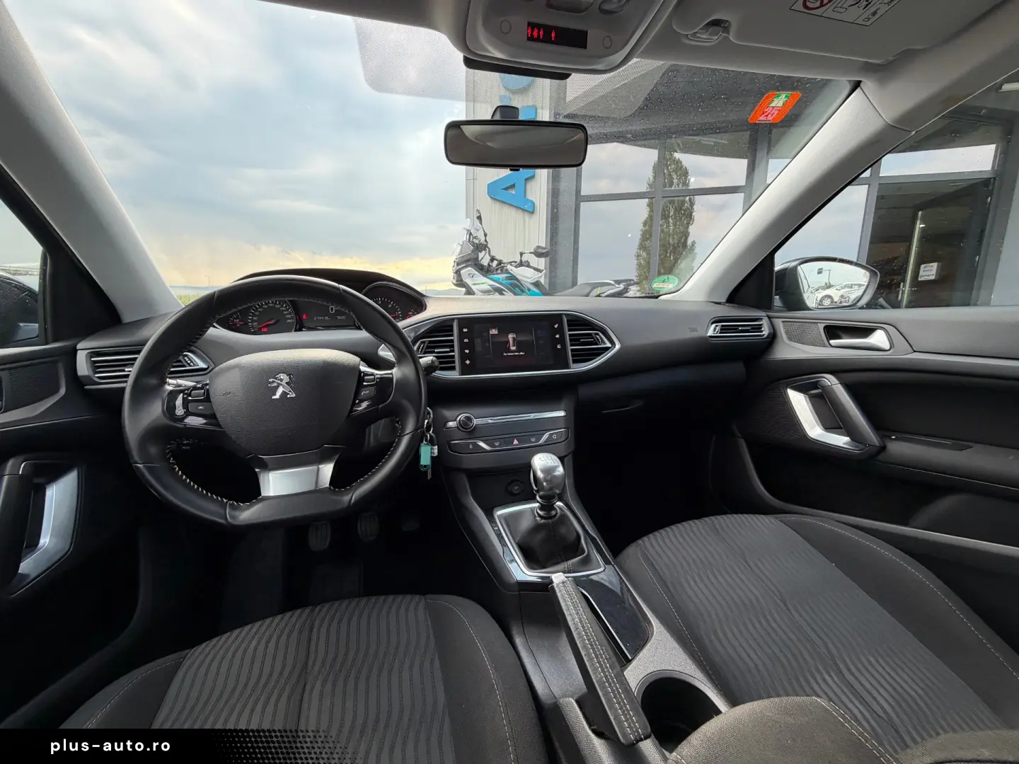 PEUGEOT 308    1.6 Blue-HDi    NAVIGATIE    DUBLU CLIMA