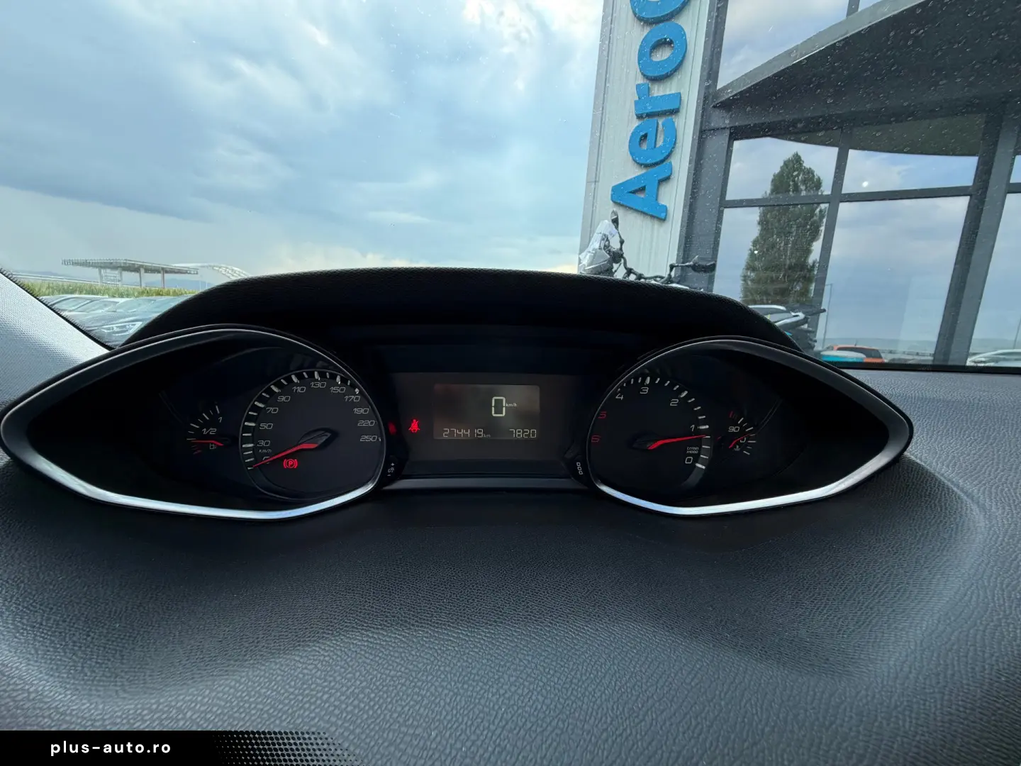 PEUGEOT 308    1.6 Blue-HDi    NAVIGATIE    DUBLU CLIMA