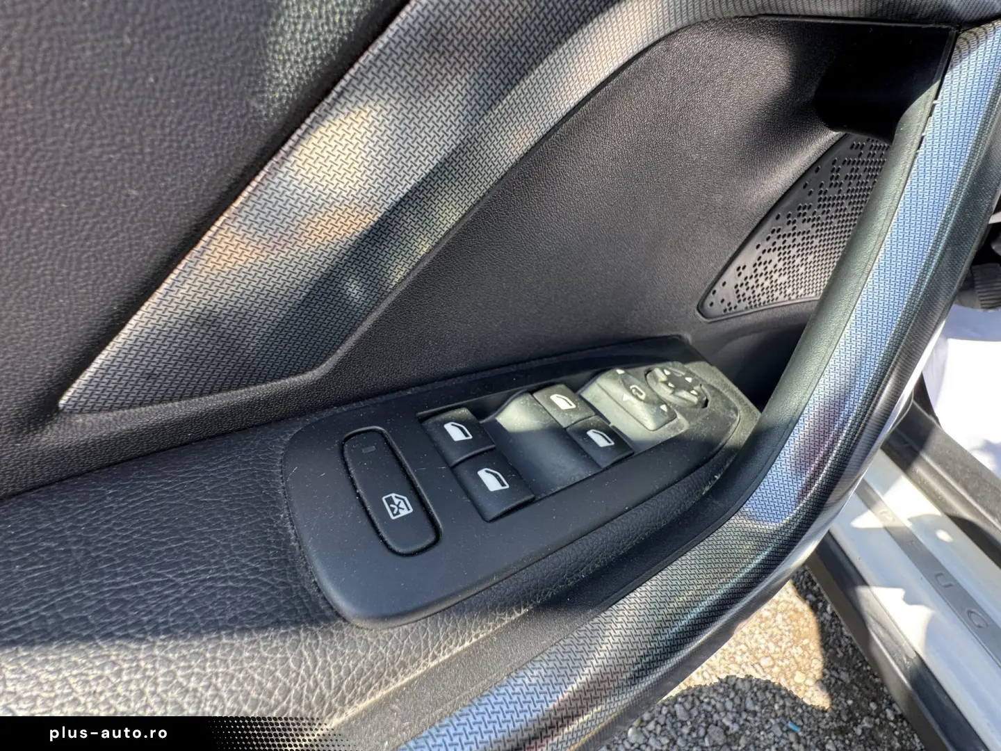 PEUGEOT 2008    1.6 e-HDi    NAVIGATIE    DUBLU CLIMA