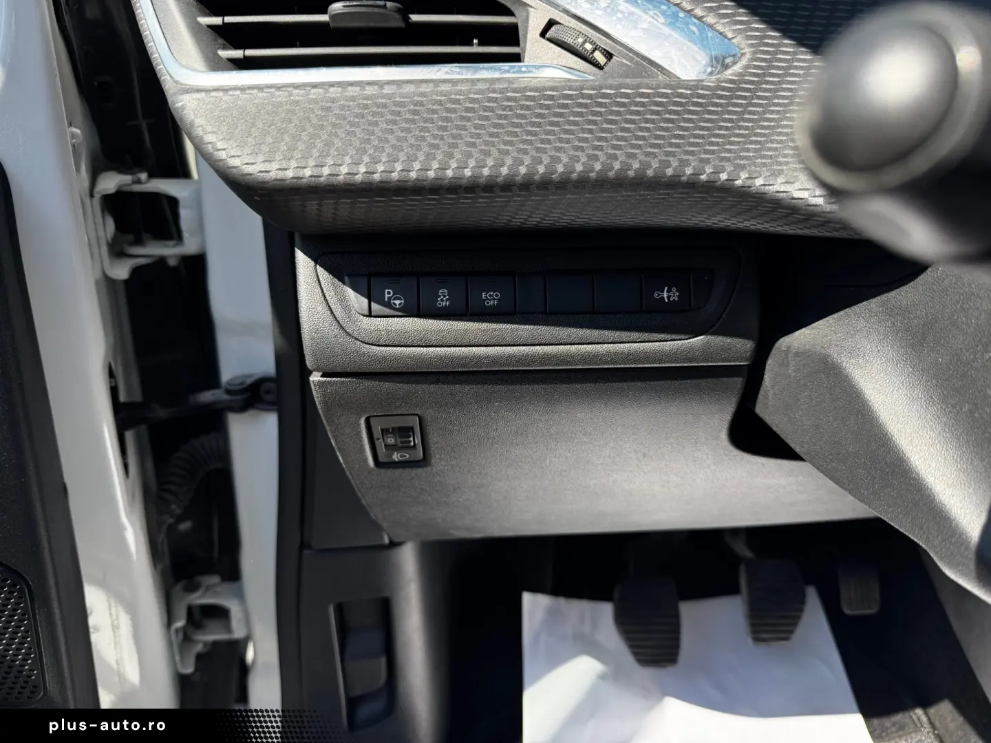 PEUGEOT 2008    1.6 e-HDi    NAVIGATIE    DUBLU CLIMA