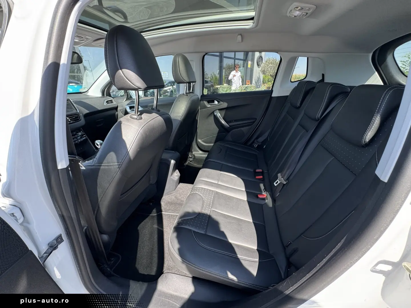 PEUGEOT 2008    1.6 e-HDi    NAVIGATIE    DUBLU CLIMA