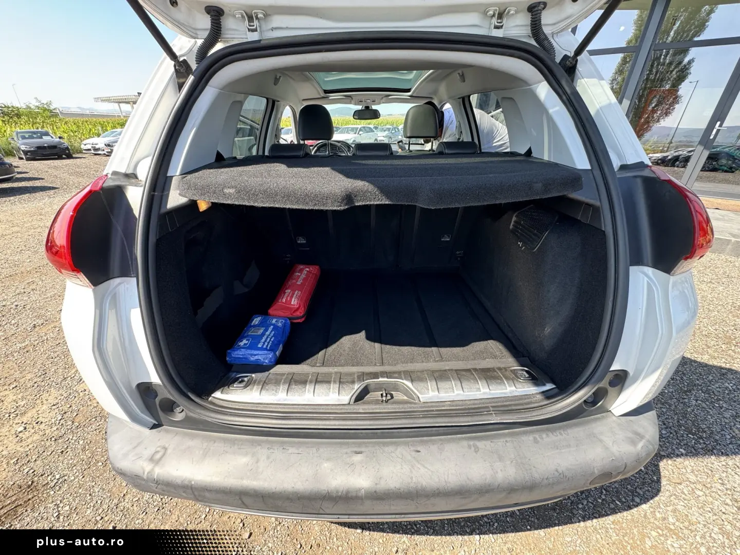 PEUGEOT 2008    1.6 e-HDi    NAVIGATIE    DUBLU CLIMA
