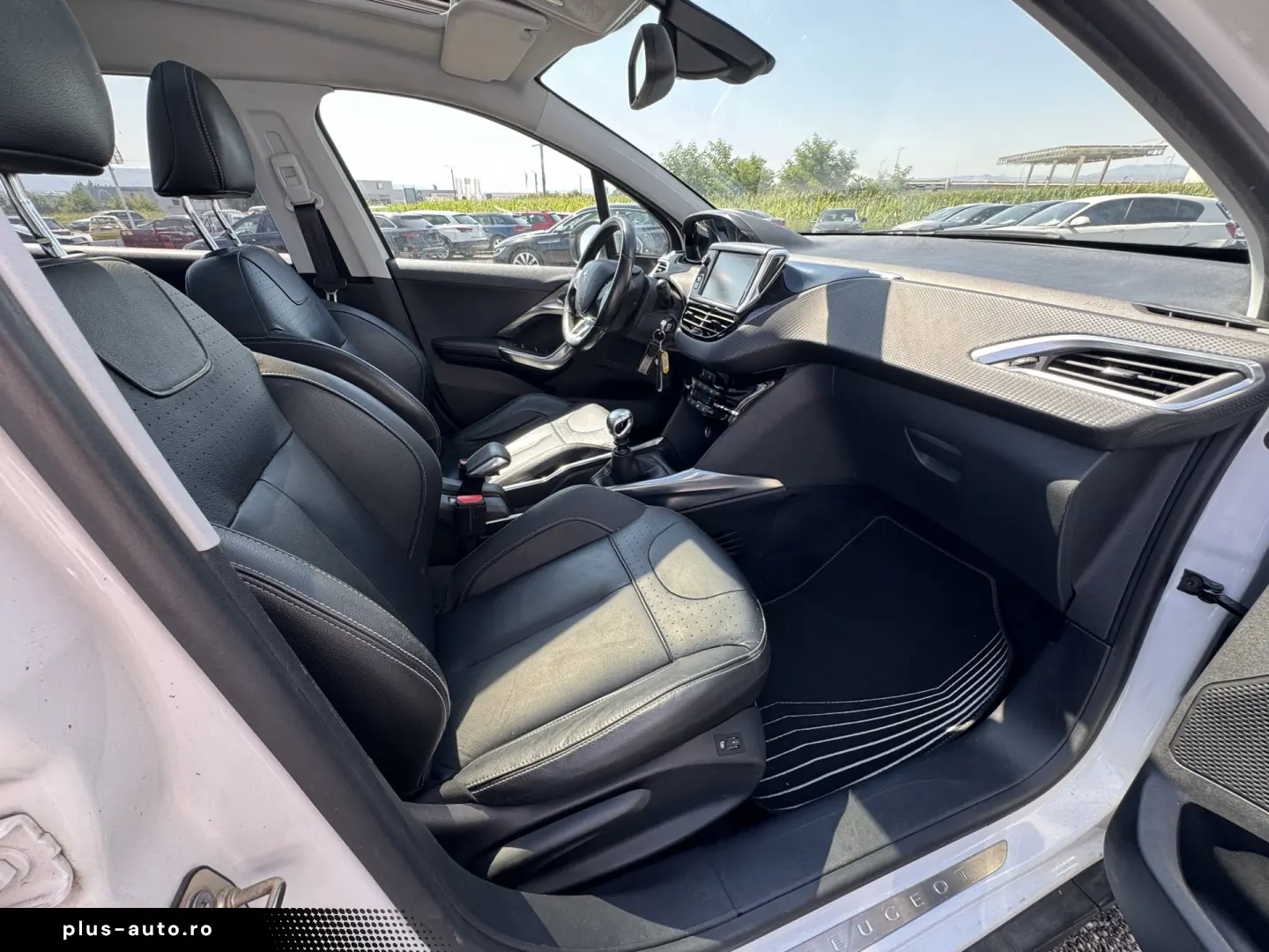 PEUGEOT 2008    1.6 e-HDi    NAVIGATIE    DUBLU CLIMA