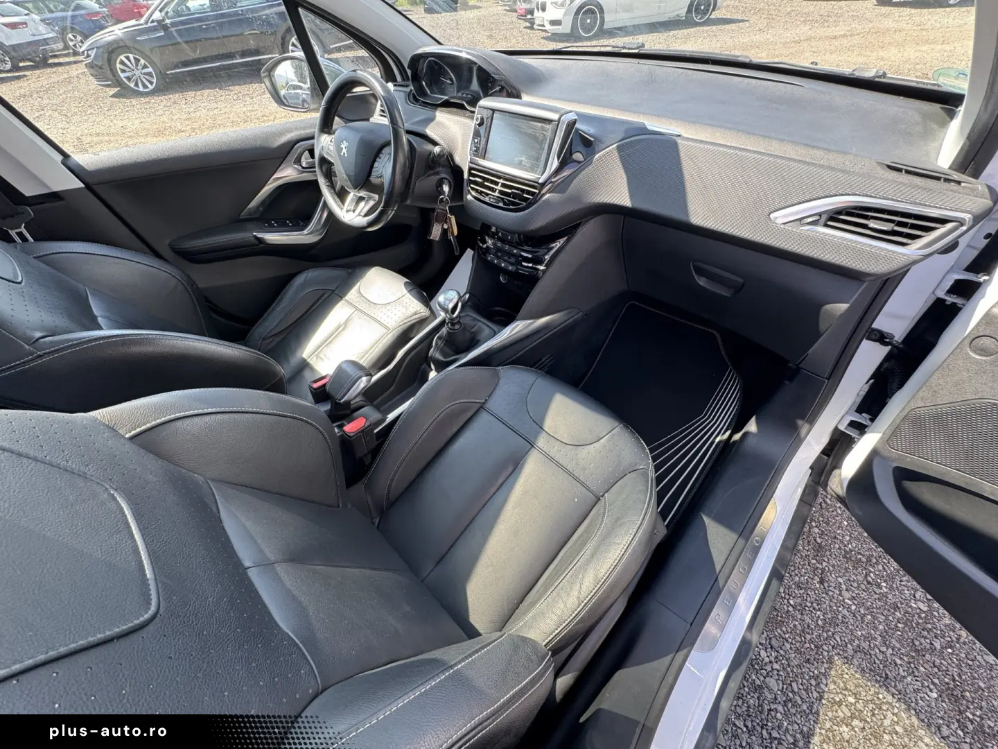 PEUGEOT 2008    1.6 e-HDi    NAVIGATIE    DUBLU CLIMA