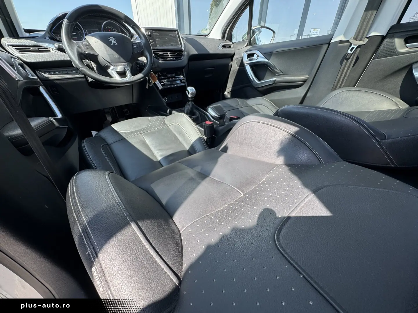 PEUGEOT 2008    1.6 e-HDi    NAVIGATIE    DUBLU CLIMA