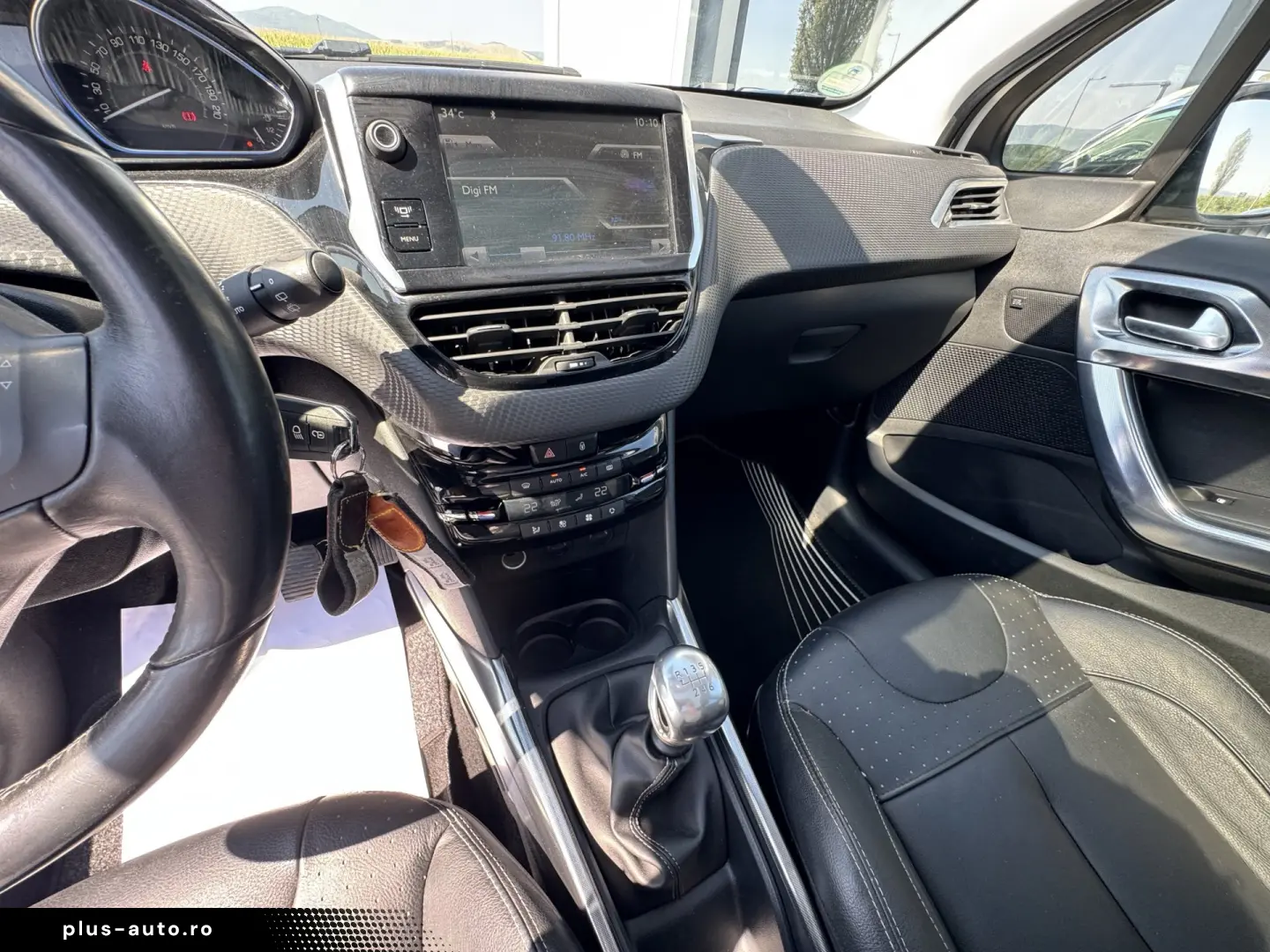 PEUGEOT 2008    1.6 e-HDi    NAVIGATIE    DUBLU CLIMA