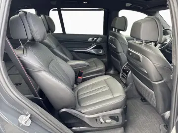 BMW X7 M60i xD M SPORT PRO 6-Sitz Sky Sthz B W AHK