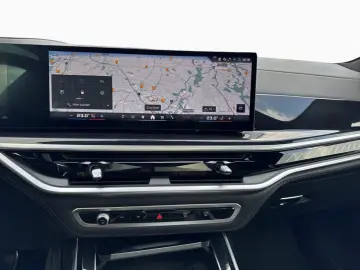 BMW X7 M60i xD M SPORT PRO 6-Sitz Sky Sthz B W AHK